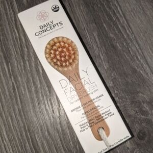 Daily Concepts Facial Dry Brush
